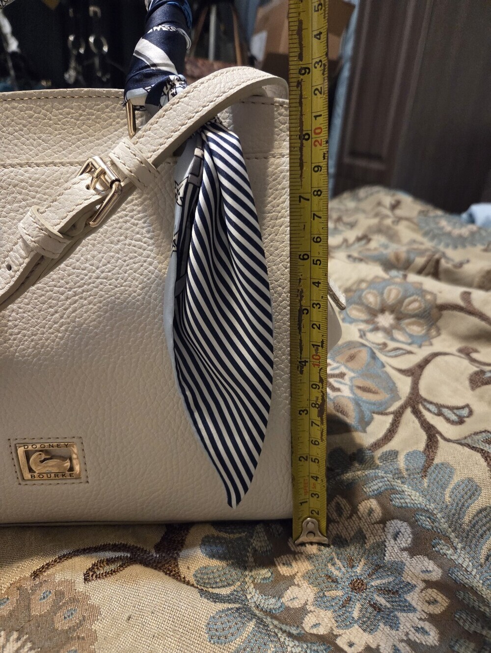 Dooney and Bourke Elegant Cream White Leather Satchel Wallet. - Picture 16 of 16
